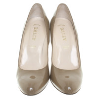 Bally Pumps/Peeptoes Patent leather in Taupe