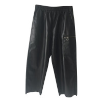 Mm6 By Maison Margiela pantaloni di pelle imitazione in nero