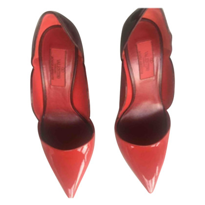 Valentino Garavani Pumps/Peeptoes Patent leather in Red