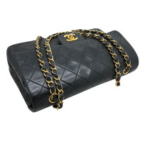 Chanel Classic Flap Bag Medium en Cuir en Noir