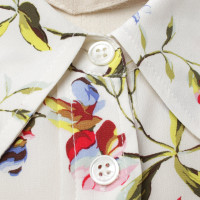 Equipment Silk blouse with a floral pattern