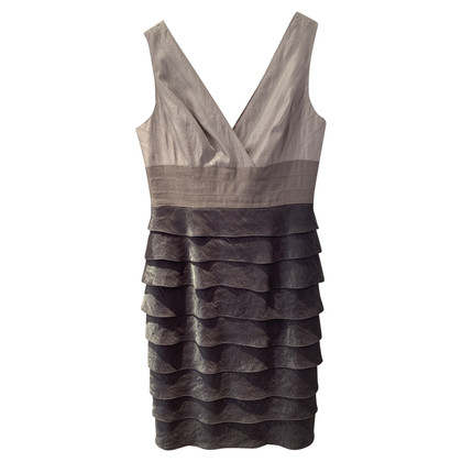 Adrianna Papell Robe en Taupe