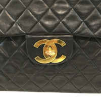 Chanel "Flap Bag Jumbo" in nero