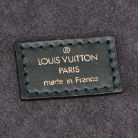 Louis Vuitton Taiga Helanga 1 Poche