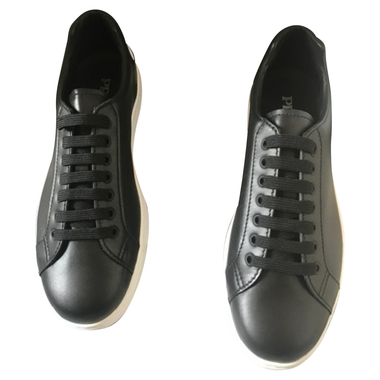 Prada Sneakers aus Leder in Schwarz - Second Hand Prada Sneakers aus Leder  in Schwarz gebraucht kaufen für 299€ (5863312)