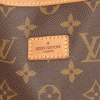 Louis Vuitton Saumur 35 in Tela in Marrone