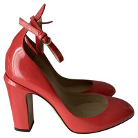 Valentino Garavani Pumps/Peeptoes Leather in Red