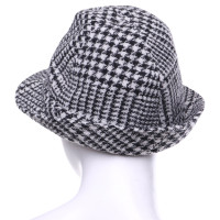 Ermanno Scervino Hat in black and white