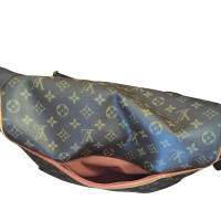 Louis Vuitton Shoulder bag made of Monogram Canvas