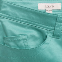 Laurèl Broek in het glinsterende turquoise