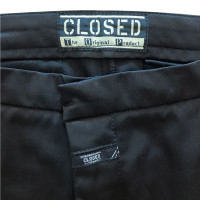Closed trousers