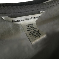 Diane Von Furstenberg Robe en Soie en Gris