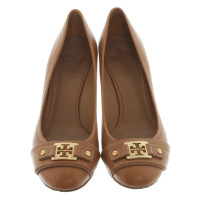 Tory Burch pumps of light brown leather