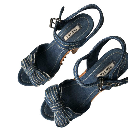 Miu Miu Sandalen aus Jeansstoff in Blau