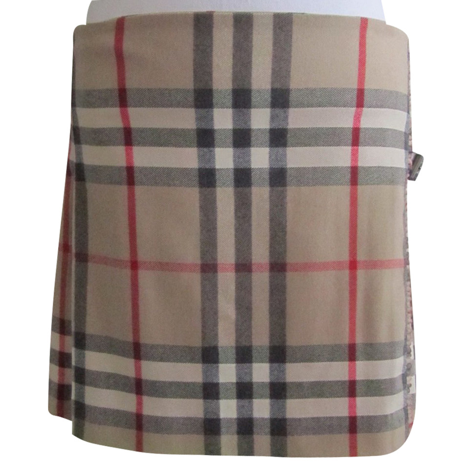 Burberry Nova Check woolen skirt.