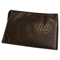 Moschino Clutch aus Leder in Braun