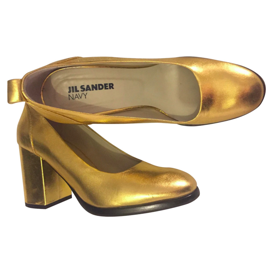 Jil Sander Pumps/Peeptoes aus Leder in Gold