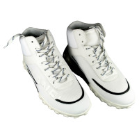 Chanel Sneakers aus Lackleder in Weiß