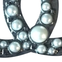 Chanel Brosche mit Perlen