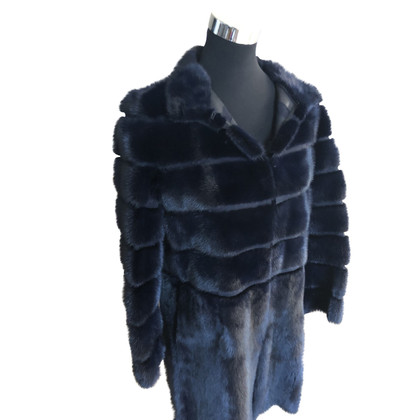 Fendi Jacke/Mantel aus Pelz in Blau