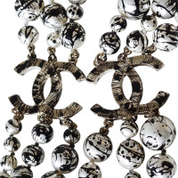 Chanel Collier de perles avec le logo CC