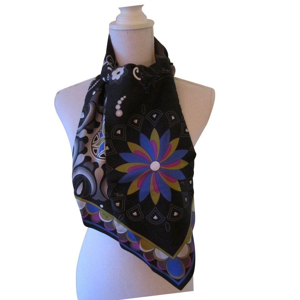 Emilio Pucci Foulard en soie.