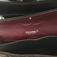 Chanel Classic Flap Bag Medium in Pelle in Nero