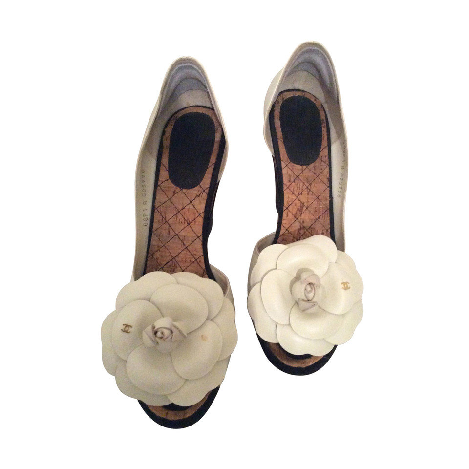 Chanel Peep-dita dei piedi con applicazione Camellia