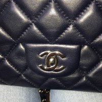 Chanel Classic Flap Bag Medium in Pelle in Blu