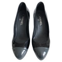 Chanel pumps / Patent leather peep toes in black