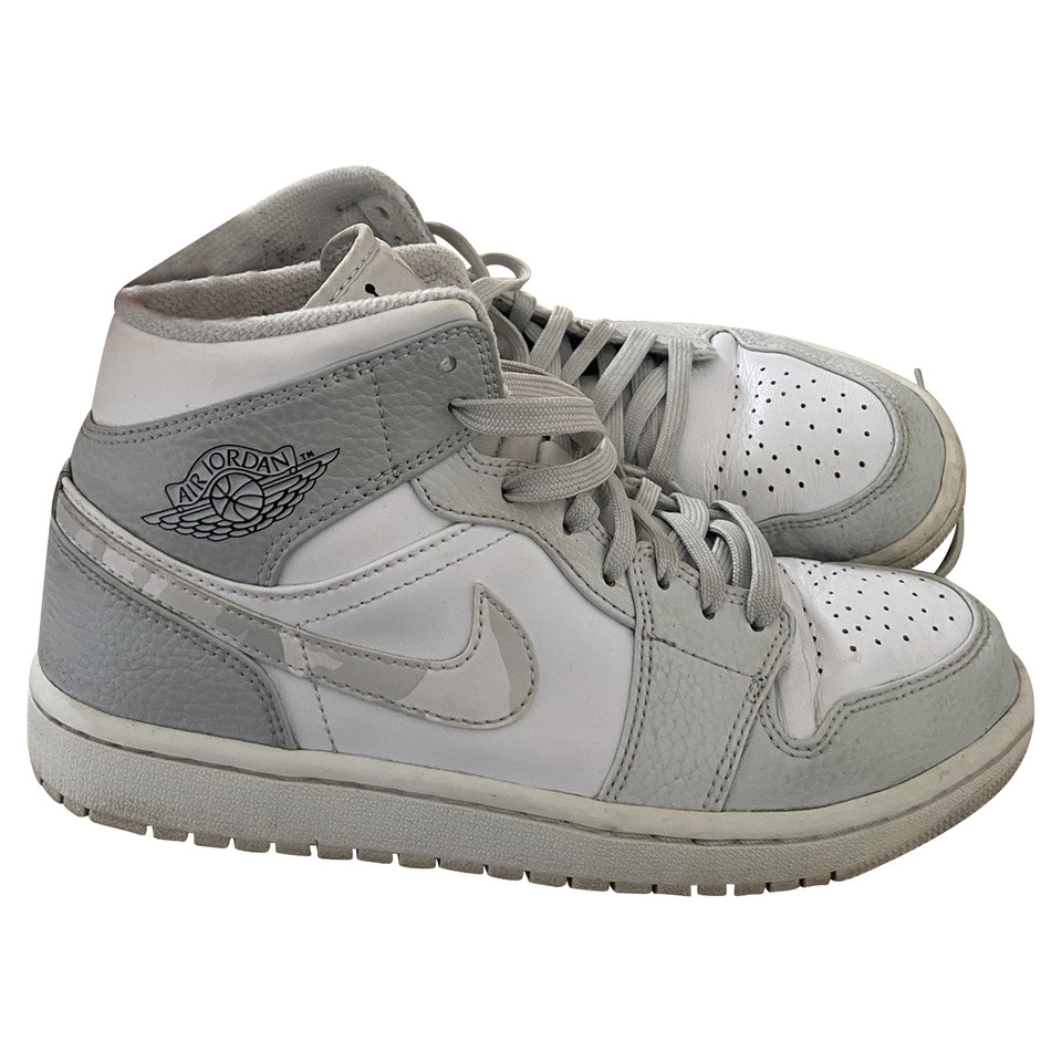 Nike Trainers Leather in Grey