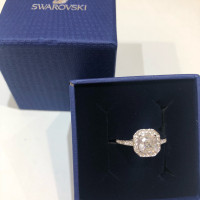 Swarovski anneau de couleur argent avec pierre