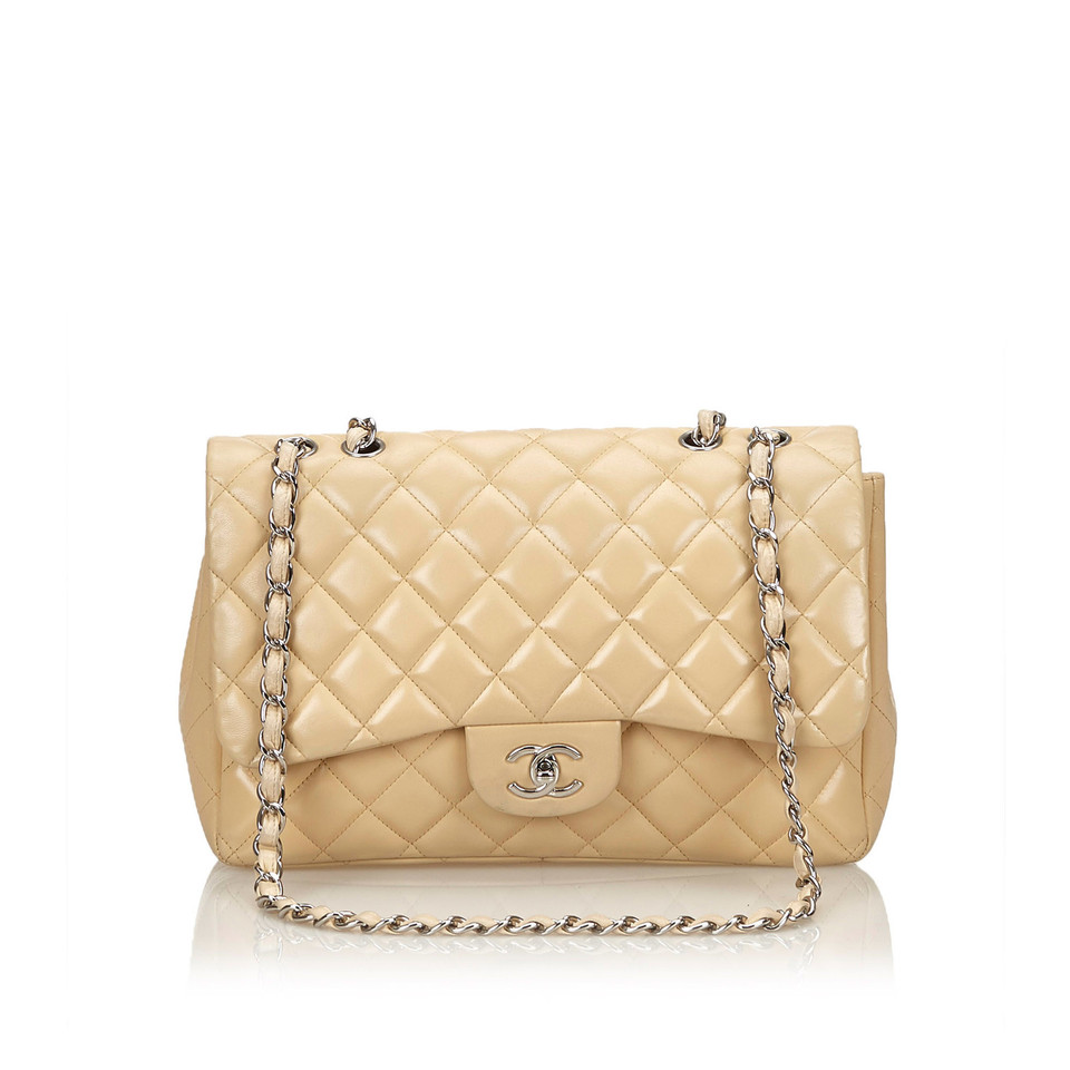 Chanel Classic Flap Bag Jumbo aus Leder in Beige