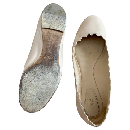 Chloé Slippers/Ballerinas Patent leather in Beige