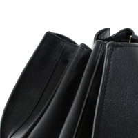 Hugo Boss Bucket Bag aus Leder 
