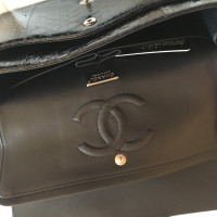 Chanel Classic Flap Bag Medium in Blu