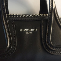 Givenchy Nightingale Micro aus Leder in Schwarz