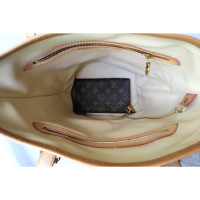 Louis Vuitton "Bucket GM Monogram Canvas"