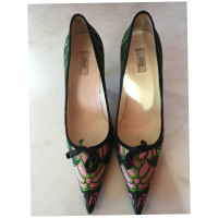 Prada pumps con motivo