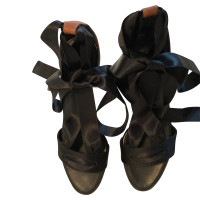 Yves Saint Laurent Sandali in nero
