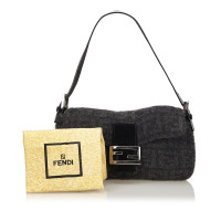 Fendi Baguette Bag Micro aus Wolle in Grau