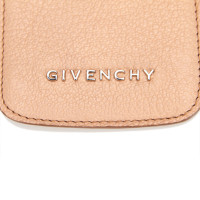 Givenchy cas de téléphone