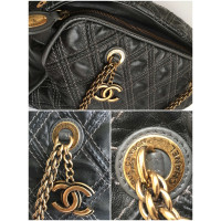 Chanel Leather shoulder bag.