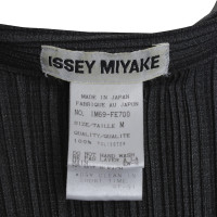 Issey Miyake tailleur pantalone a pieghe con gilet