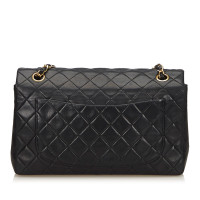 Chanel Classic Flap Bag Medium in Pelle in Nero