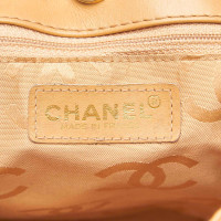 Chanel Surpique aus Leder in Beige