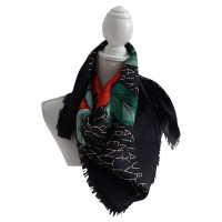 Yves Saint Laurent Echarpe/Foulard en Soie en Rouge