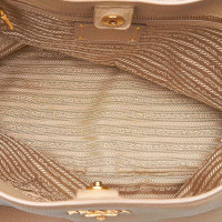 Prada Schultertasche in Beige