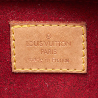 Louis Vuitton Croissant Canvas in Bruin