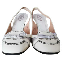 Tod's Pumps/Peeptoes Patent leather in Beige